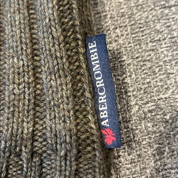 Abercrombie & Fitch Men's V Neck Sweater - Picture 4 of 4